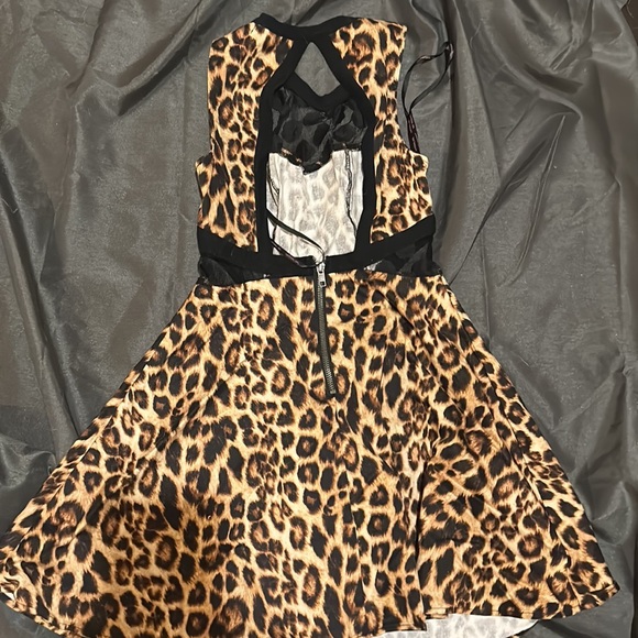 Material girl dress. Size 0 - Picture 4 of 4